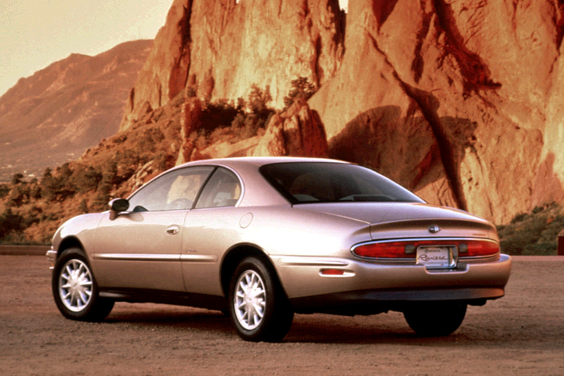Illustration for article titled A Car To Reconsider: The Mid '90s Buick Riviera